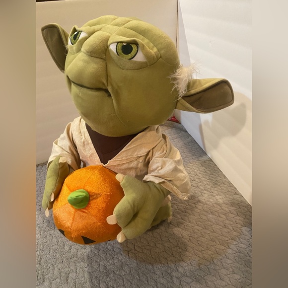 Yoda With Pumpkin Star Wars Halloween Decoration- it’s a Gemmy. - Picture 4 of 8